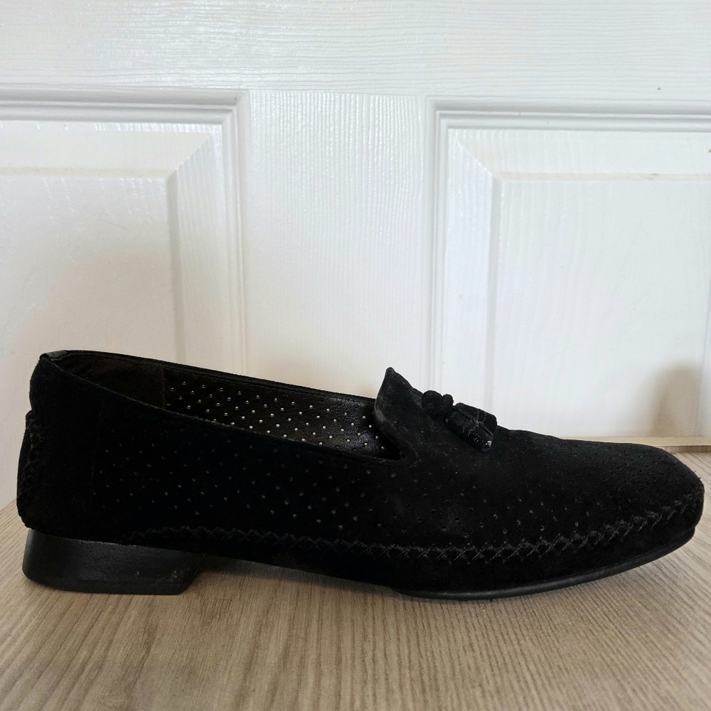 Stuart Weitzman Black Suede Leather Perforated Slip On Tassel Loafers Size 7B - Picture 3 of 9
